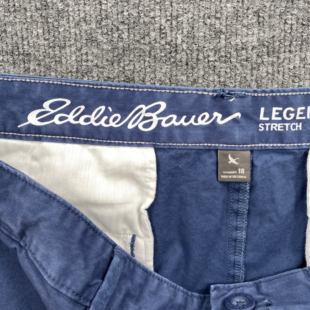 Eddie Bauer Legendwash Stretch Shorts Women 18 Blue Curvy Outdoor Chino Coastal - Picture 3 of 12